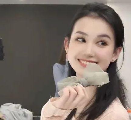 官宣吃瓜网红是谁,揭秘网络红人的幕后故事